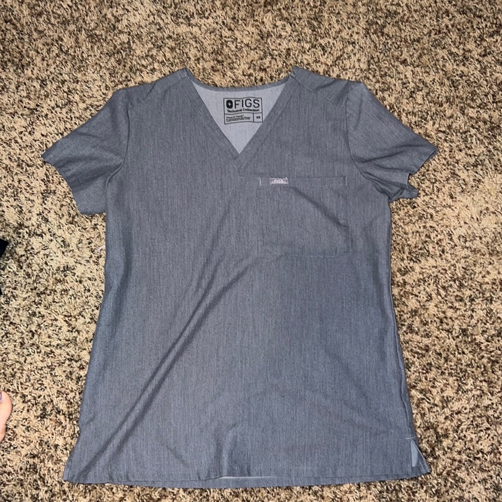 COPY - XS FIGS ONE POCKET SCRUB TOP